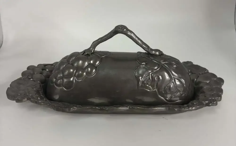 Vintage Arthurs Court 2001 Pewter Grape Vines Leaves Covered Butter Dish.